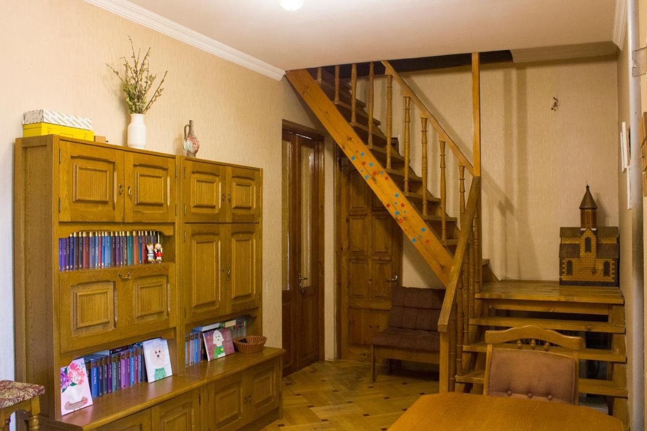 Nino'S Guest House Tbilisi Exteriör bild