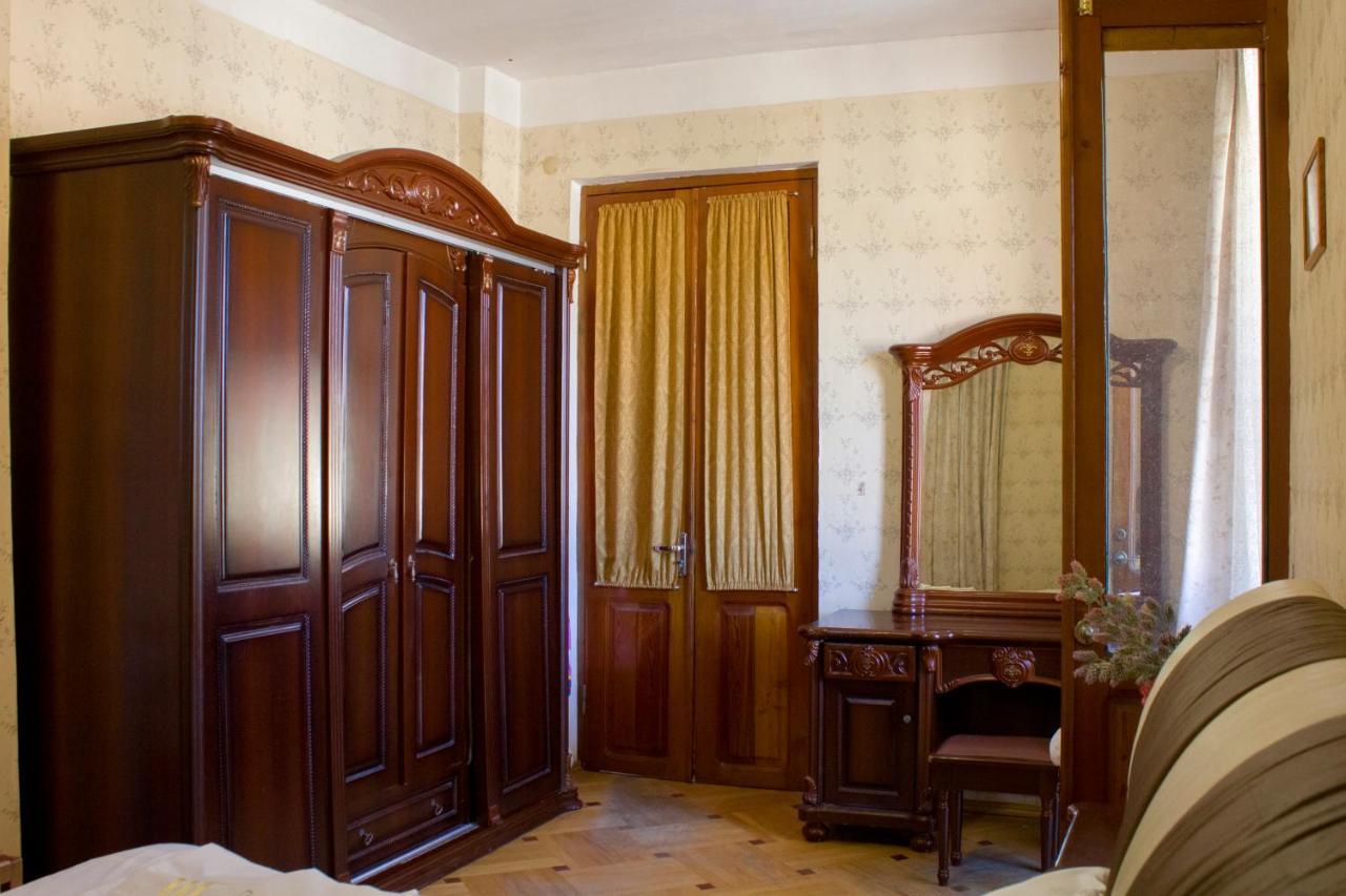 Nino'S Guest House Tbilisi Exteriör bild